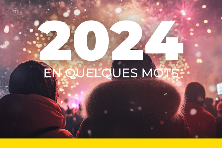 Deux personnes contemplent des feux d'artifice, illustrant le récapitulatif de l'année 2024 chez Les Secrets du Sablier.